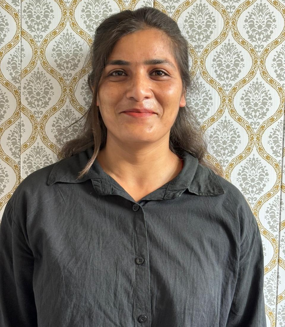 Anjali Singh — Senior Beautician