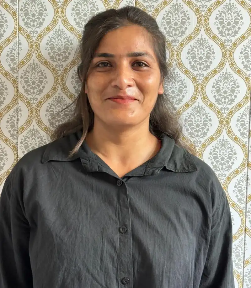 Anjali Singh — Senior Beautician